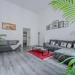 Stunning & Spacious 2Bdr Apt In Center Prague